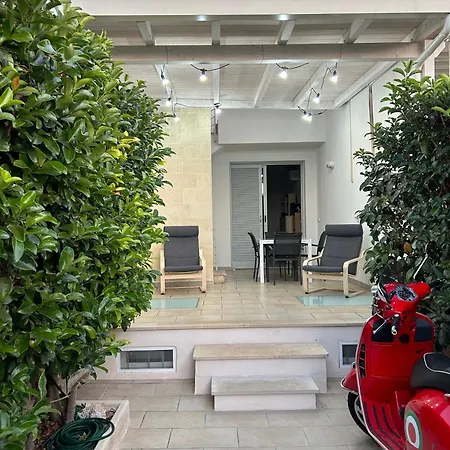 Дом отдыха Maison Avec Terrasse Proche Et Centre Отранто